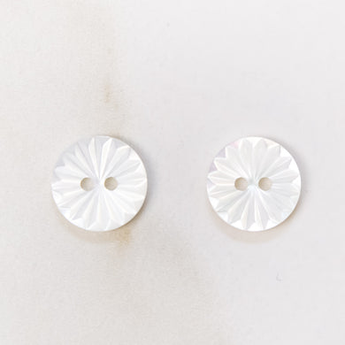 White Mother of Pearl 266 11.5mm (18 Buttons)
