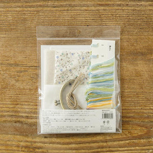 piece "Chicchi Embroidered Bird Coin Purse Kit"