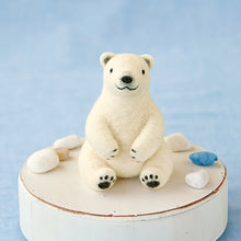 Load image into Gallery viewer, H441-463 Felting Kits &quot;Polar Bear&quot;