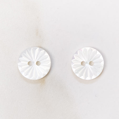 White Mother of Pearl 266 11.5mm (18 Buttons)