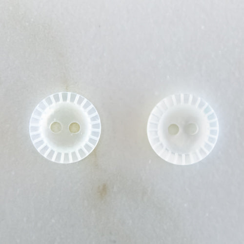 White Mother of Pearl 180 11.5mm (18 Buttons)
