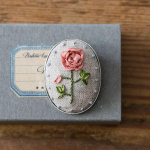 piece "Poritorie Embroidered Rose Cameo Brooch Kit"