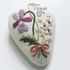 piece "Rairai Violet Bouquet Embroidered Brooch Kit"